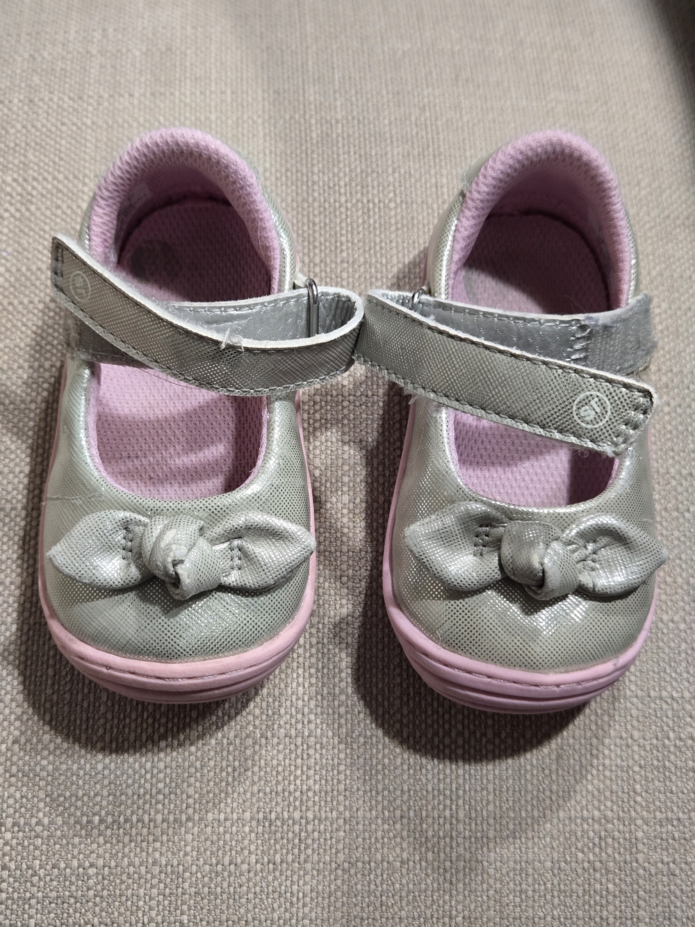 Stride Rite Girls Silver Mary Jane Shoes with Pink Trim